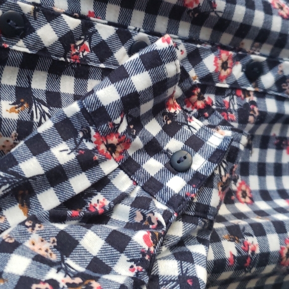 Suzy Shier Longsleeve Button Down Floral  Shirt - Picture 6 of 7